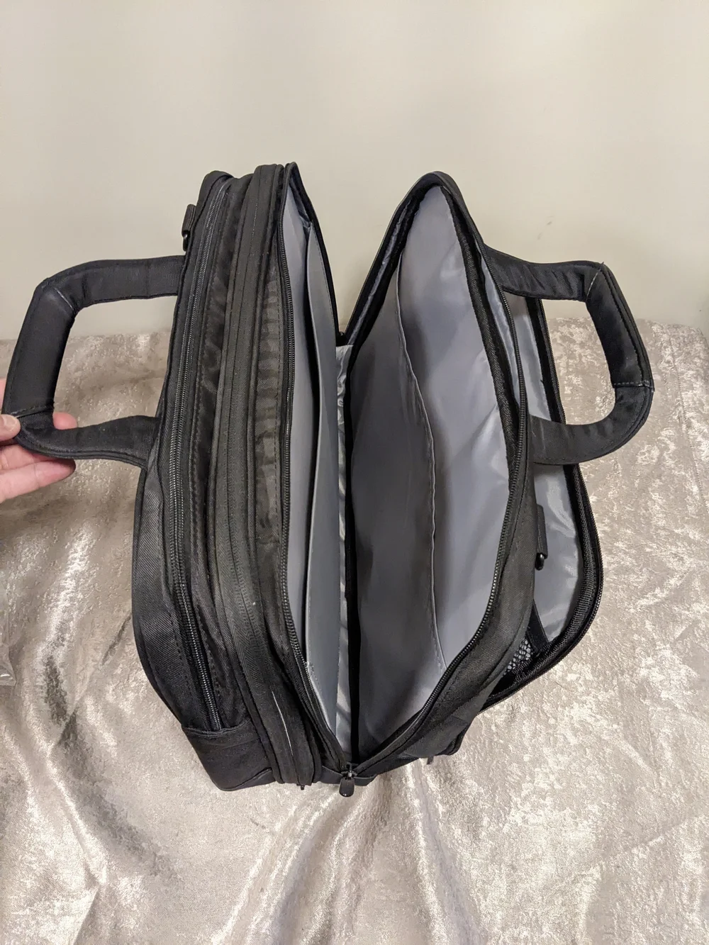 Targus AC0063 Checkpoint Friendly Laptop Briefcase Black NWOT
